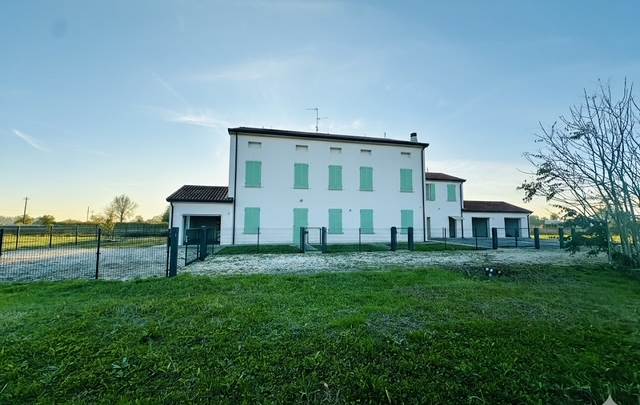 QUISTELLO MN -  GRANDE RUSTICO RISTRUTTURATO 