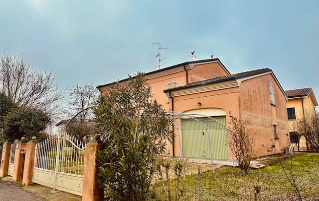 VILLA SINGOLA  A SAN MARTINO SPINO - MIRANDOLA