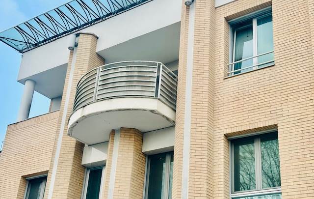 MIRANDOLA -  SI VENDE UFFICIO SIGNORILE GIA' A REDDITO