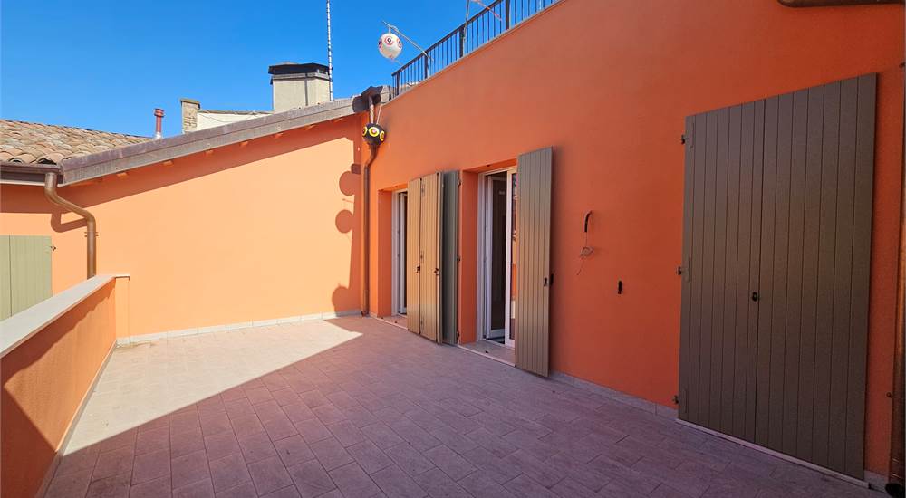 Terrazzo zona giorno e cucina 