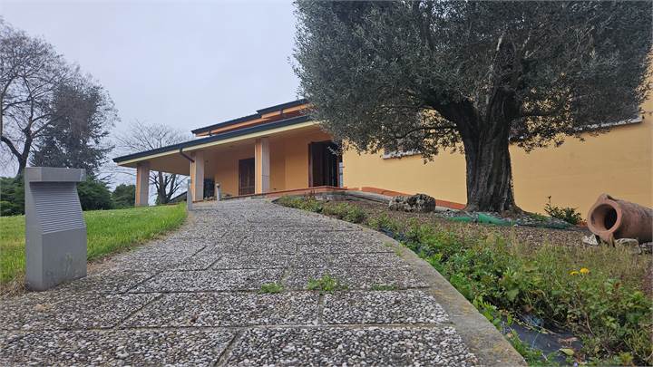 VILLA POMA IN VENDITA VILLA CON PARCO